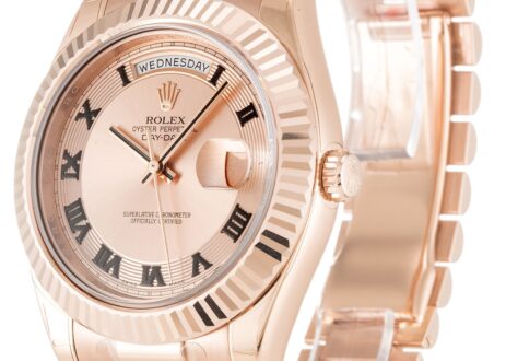 Dieses Modell Besticht Durch Ein Markantes 44-Mm-Gehäuse Aus Poliertem Edelstahl Und Ein Tiefblaues Zifferblatt, Das Den Maritimen Geist Von Panerai Verkörpert. (Uhren-Store.com) Dieses Modell besticht durch ein markantes 44-mm-Gehäuse aus poliertem Edelstahl und ein tiefblaues Zifferblatt, das den maritimen Geist von Panerai verkörpert. (uhren-store.com)