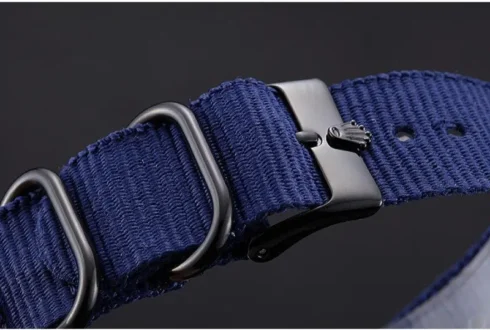 Entwickelt In Zusammenarbeit Mit Dem Designer Samuel Ross, Zeichnet Sich Dieses Modell Durch Ein Markantes Gehäuse In Verschiedenen Farbausführungen Aus, Darunter Ein Futuristisches Transparent, Das Einen Direkten Einblick In Das Innenleben Der Uhr Gewährt. (Uhren-Store.com) Entwickelt in Zusammenarbeit mit dem Designer Samuel Ross, zeichnet sich dieses Modell durch ein markantes Gehäuse in verschiedenen Farbausführungen aus, darunter ein futuristisches Transparent, das einen direkten Einblick in das Innenleben der Uhr gewährt. (uhren-store.com)